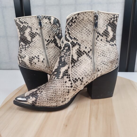 Steve Madden Pointed Cap Toe Python White Black Leather Ankle Boots Women US 7.5 - Picture 9 of 15